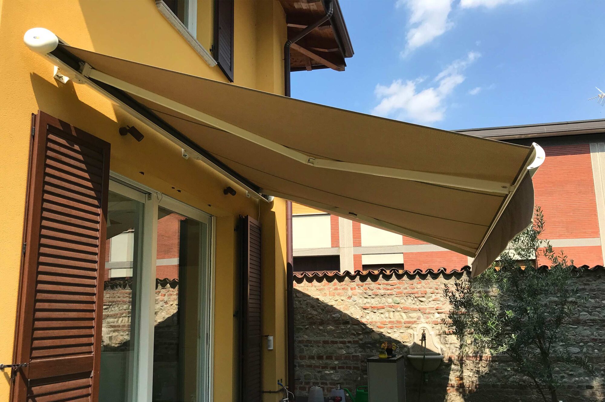 Maxi Box Tenda da Sole a Scomparsa Totale Motorizzata di Grandi Dimensioni - galleria tende da sole - maxi box versione b